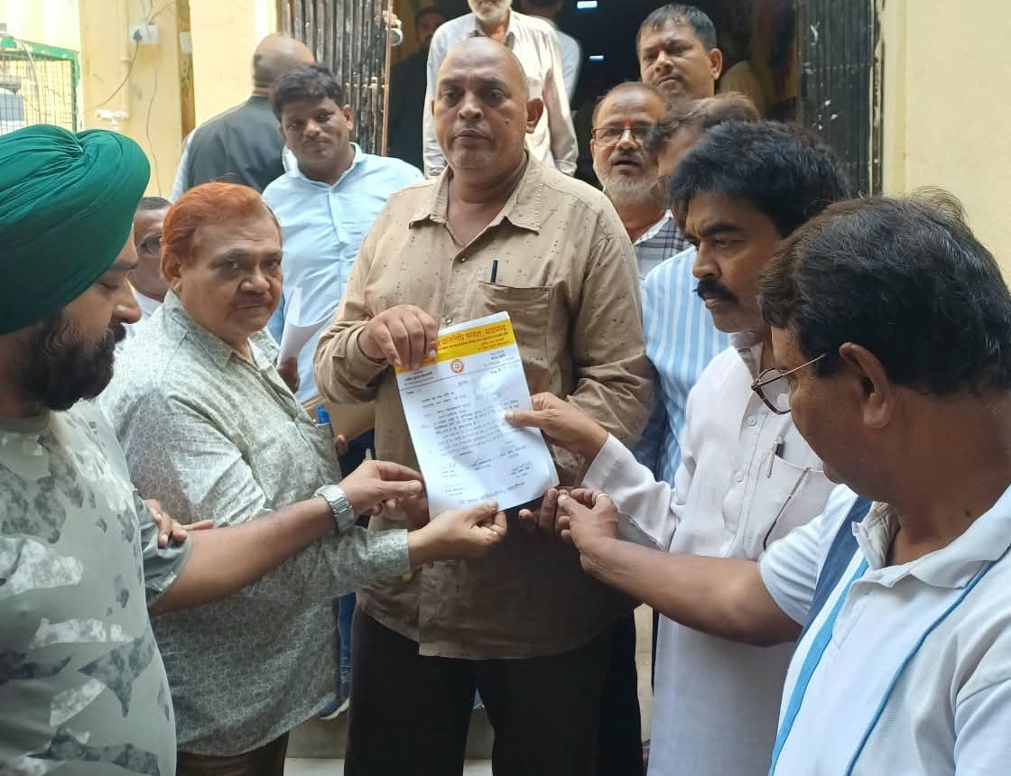 Pratapgarh News: यूपीआई पर एमडीआर शुल्क के विरोध में व्यापारियों ने सौंपा ज्ञापन