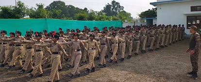 42 -माधव सर्वोदय पीजी कॉलेज में प्रशिक्षण लेते एनसीसी कैडेट। -स्कूल