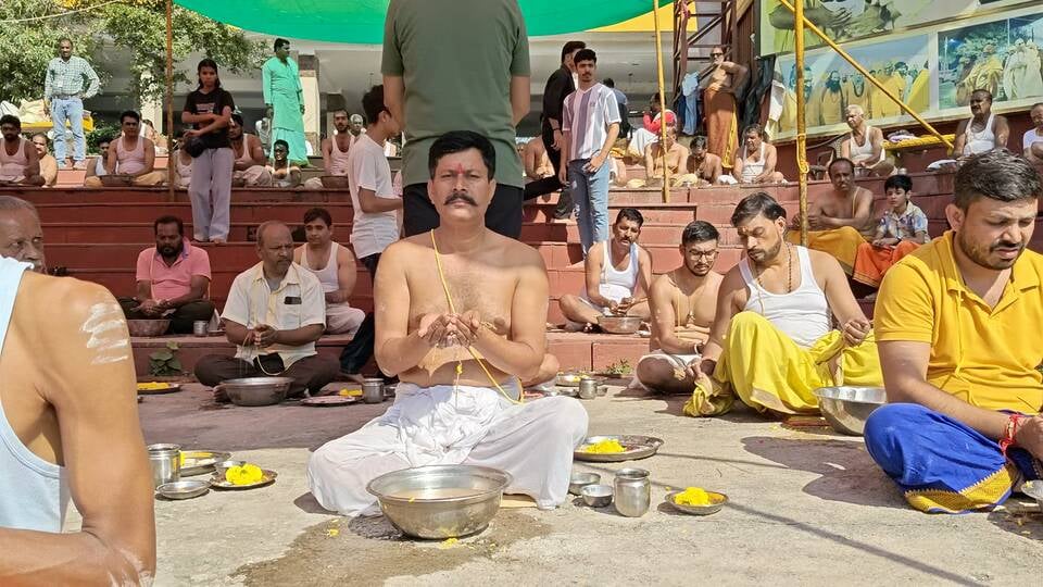 उज्जैन में आस्था का संगम: शिप्रा में स्नान, सिद्धवट पर पिंडदान, नीलगंगा में 11वें साल निःशुल्क तर्पण