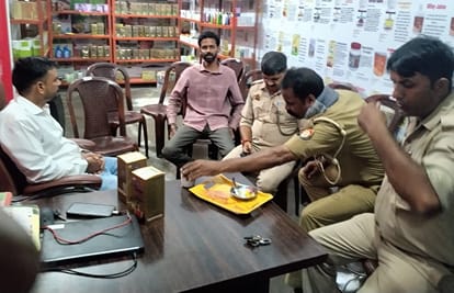 अकबरपुर में हाउस अरेस्ट युवा कांग्रेस के प्रदेश सचिव विशाल वर्मा।स्रोत स्वयं
