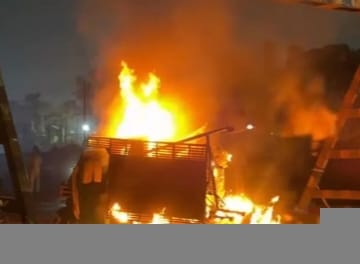CNG auto catches fire amidst massive traffic jam in Begusarai; belongings gutted; panic ensues