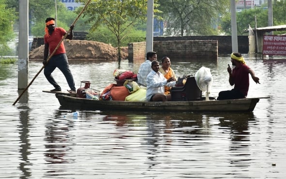 Lucknow News: फैजुल्लागंज में राहत कार्य जारी, जनप्रतिनिधियों ने दौरा किया