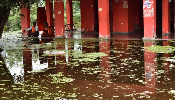 Lucknow News: इटौंजा और माल क्षेत्र में घटने लगा गोमती का पानी