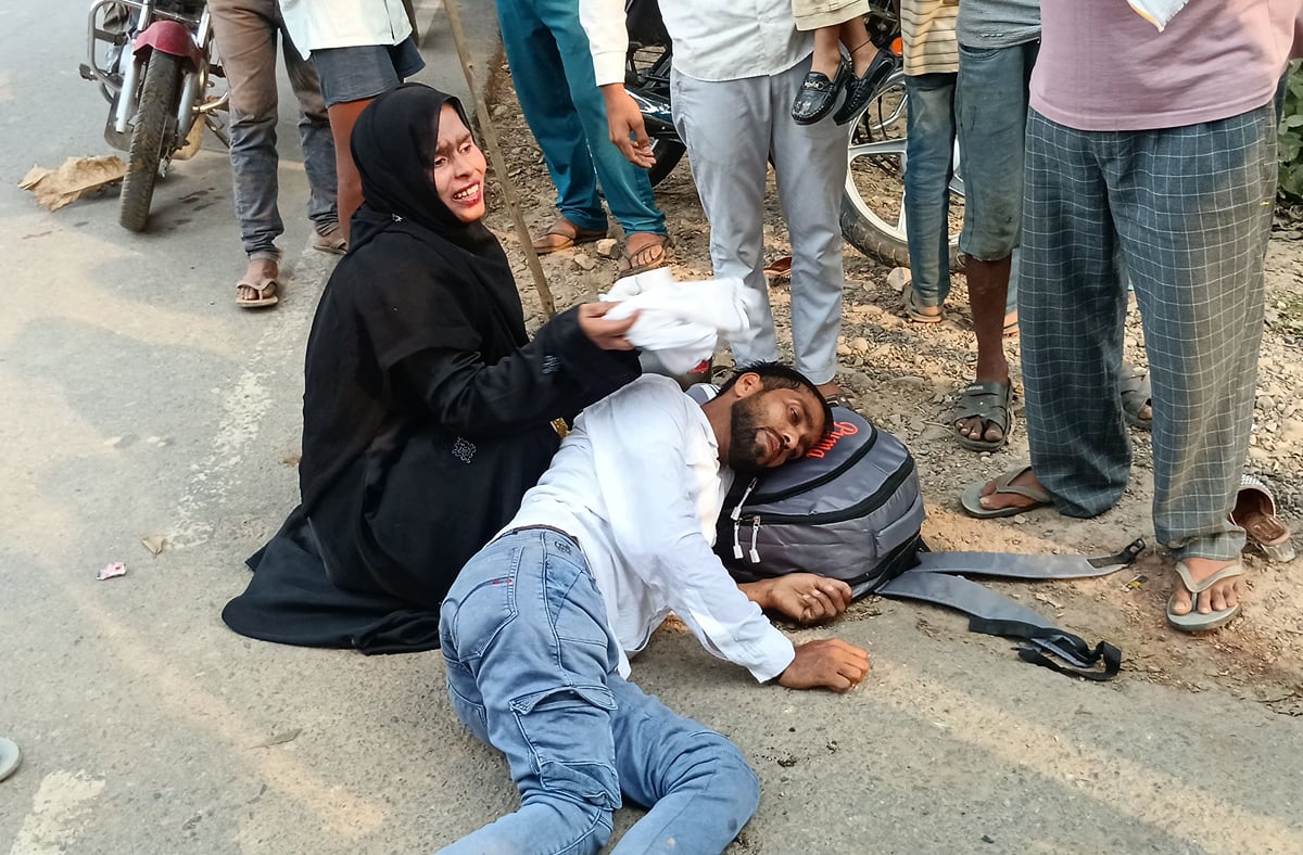 Barabanki News: बोलेरो की चपेट में आकर दंपती व मासूम घायल