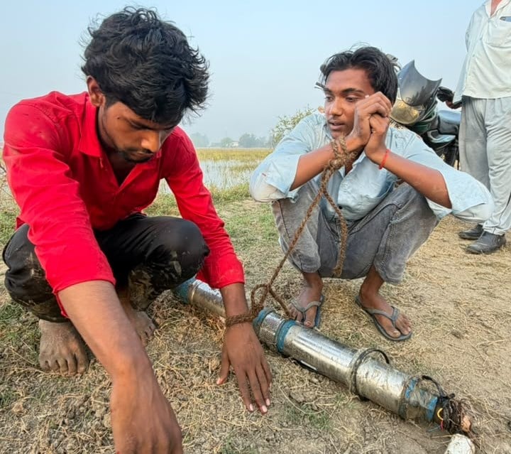 Jalaun News: कोल्ड स्टोर से सबमर्सिबल पंप चोरी कर ले जा रहे दो युवक पकड़े