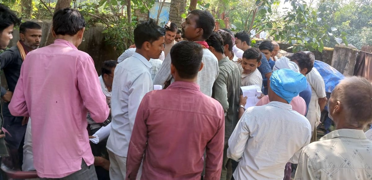 Mahoba News: 88 टोकनधारी किसानों को नहीं मिली खाद, मायूस लौटे