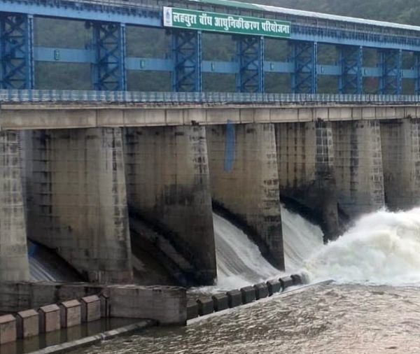 Mahoba News: लहचूरा से धसान नदी में छोड़ा 7,800 क्यूसेक पानी
