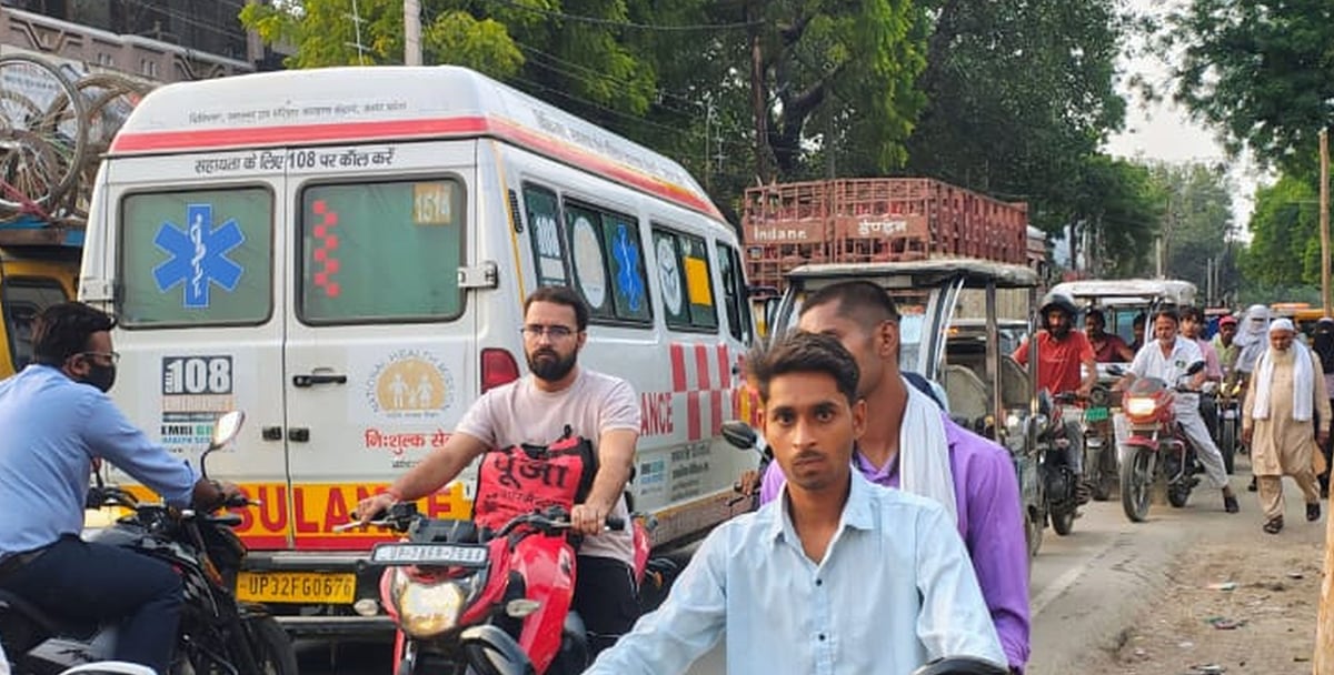 Fatehpur News: जाम में 20 मिनट तक फंसी रही हृदय रोगी को ले जा रही एंबुलेंस