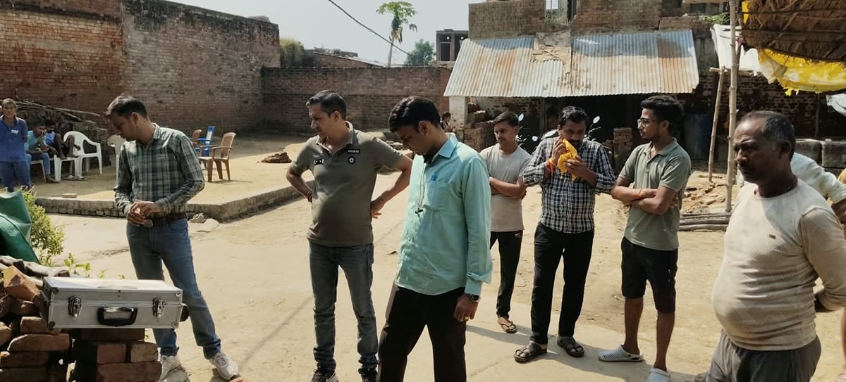 Fatehpur News: डांट से झल्लाए बेटे ने फावड़ा मारकर मां को मार डाला