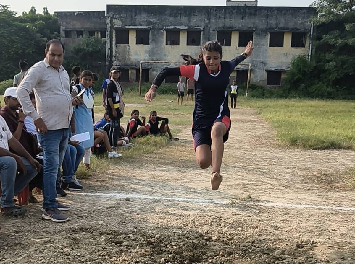 Fatehpur News: तहसील स्तरीय प्रतियोगिता काजल बनीं एथलेटिक्स चैंपियन