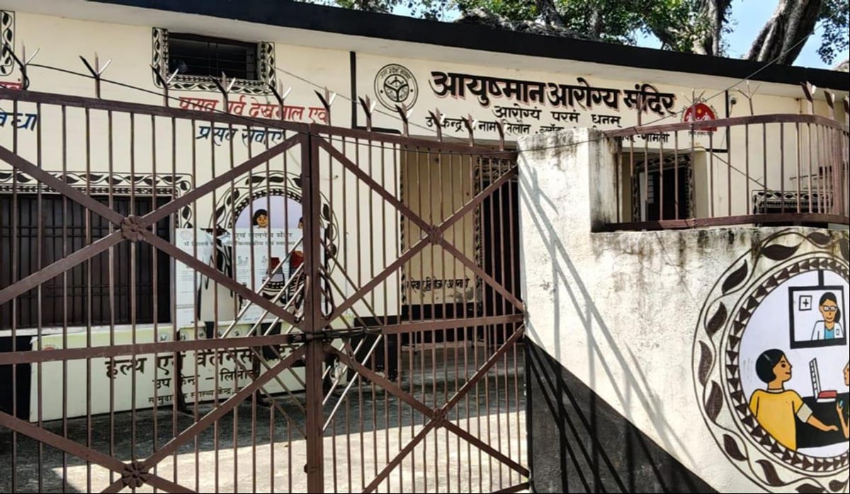 Shamli News: एनएचएम संविदाकर्मी हड़ताल पर, 100 आयुष्मान आरोग्य मंदिरों पर लटके ताले