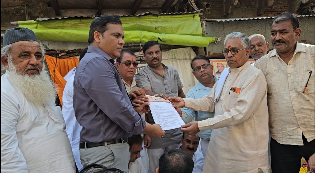 Traders staged a protest against the imposition of tax on UPI.