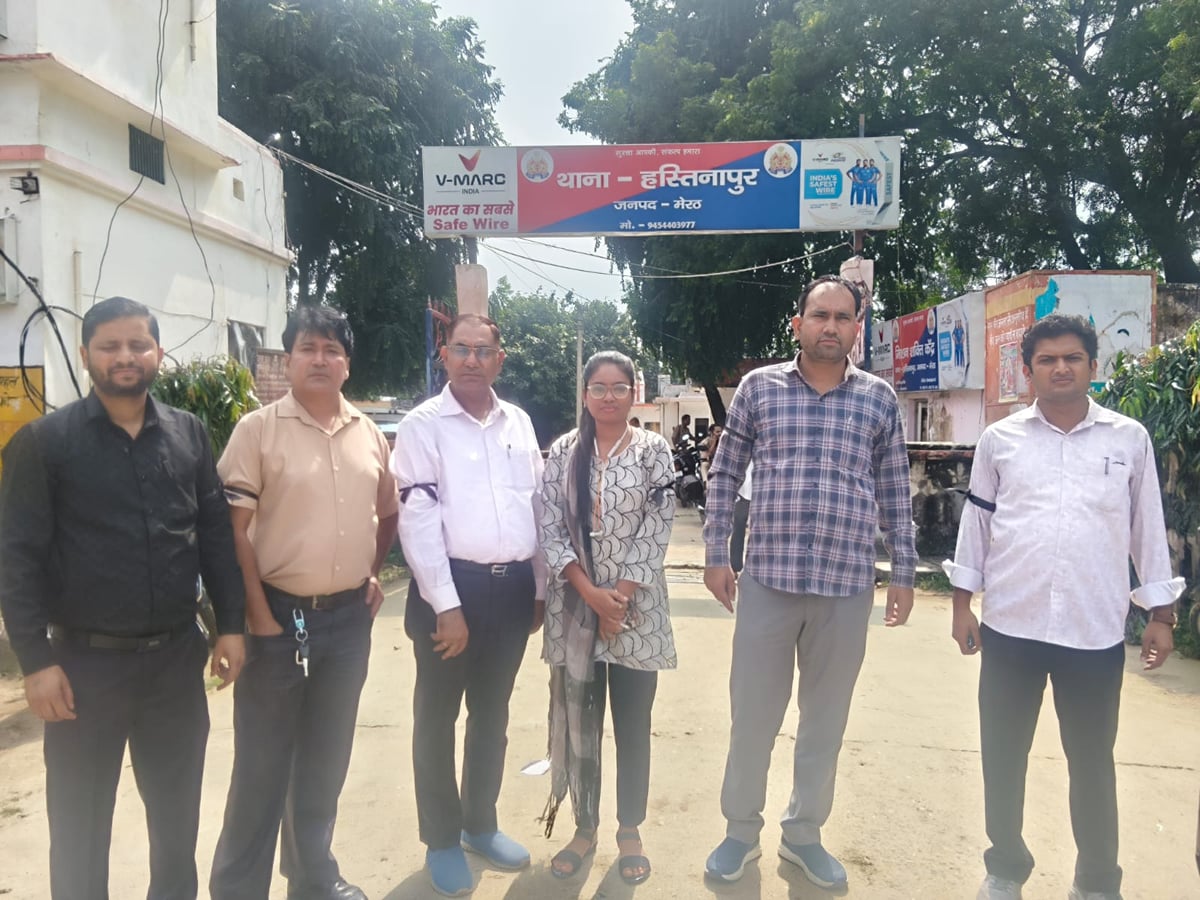 Meerut News: समाधान दिवस में काली पट्टी बांधकर पहुंचे लेखपाल