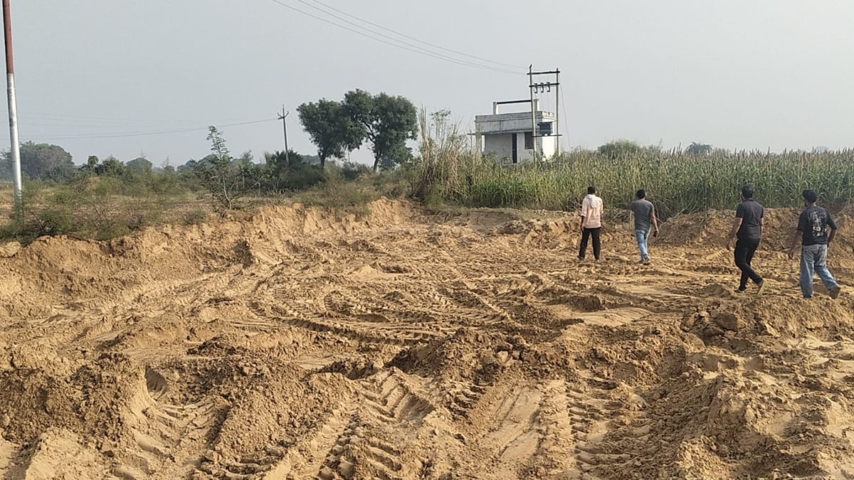 Hathras News: हसायन में खनन स्थल पर मिला ट्रैक्टर चालक का शव, हत्या की आशंका