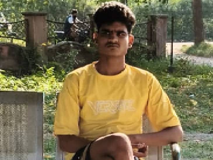 Jhansi News: एमबीबीएस छात्राओं के सामने न्यूड हुआ युवक, राहगीरों ने धुनाई करके पुलिस को सौंपा