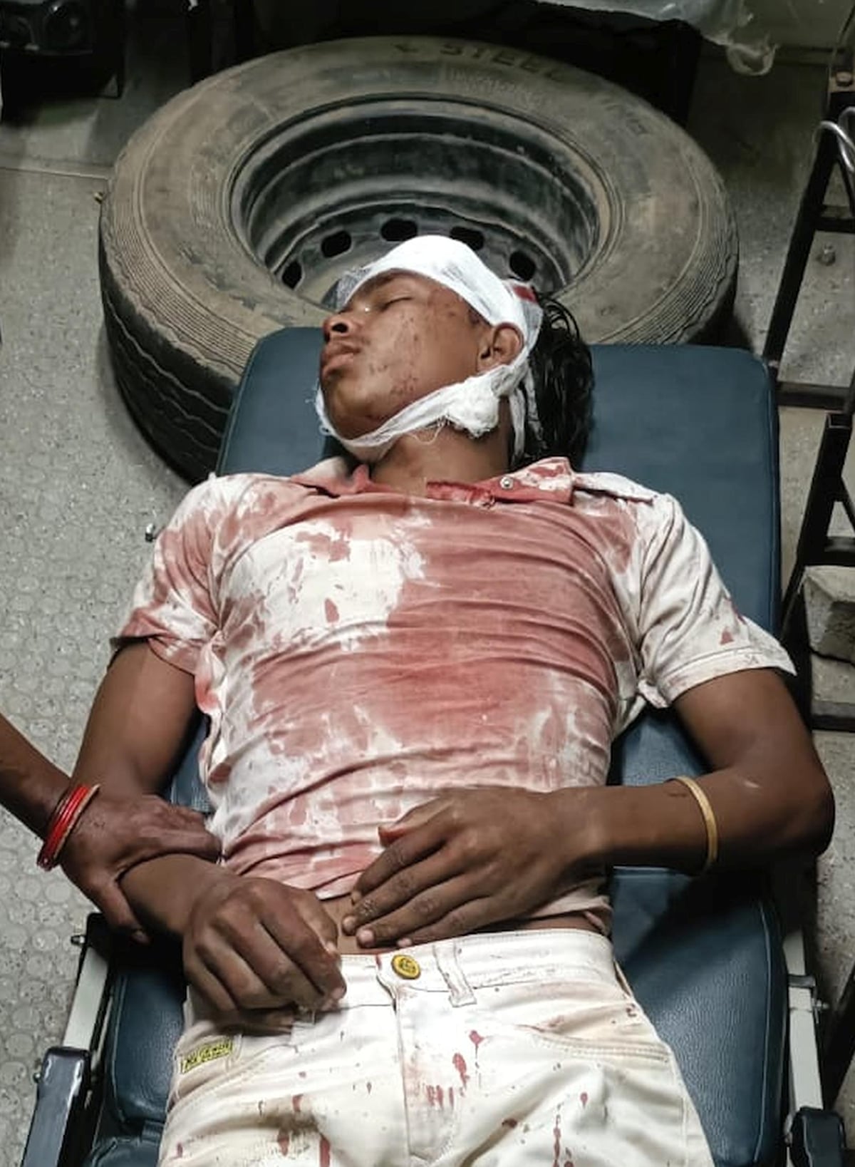 Bahraich News: बाइक खड़ी करने के विवाद में चले लाठी-डंडे, सात घायल