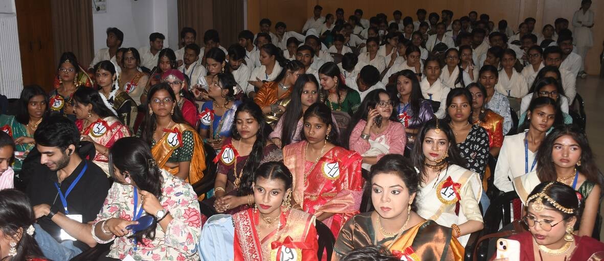 Lucknow News: फोटोग्राफी, रील और एथनिक वॉक में दिखाया हुनर