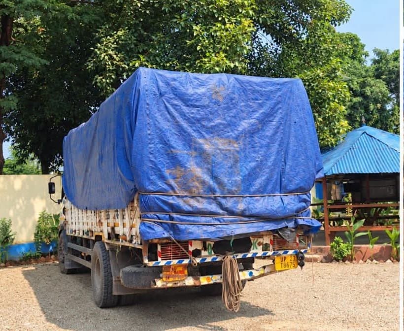 पकड़ा गया ट्रक। स्रोत: सोशल मीडिया