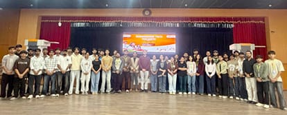 प्रगतिनगर इंजीनियरिंग संस्थान में आयोजित जागरूकता कार्यक्रम में मौजूद विद्यार्थी। स्रोत : डीपीआ