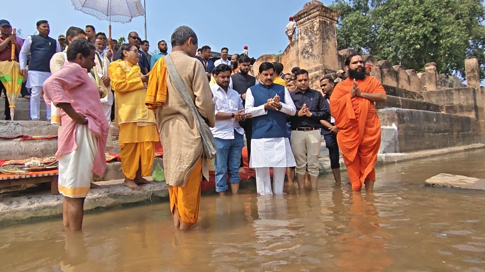 पितृपक्ष के अंतिम दिन गया पहुंचे मध्य प्रदेश के मुख्यमंत्री डॉ. मोहन यादव ने पवित्र फल्गु नदी म