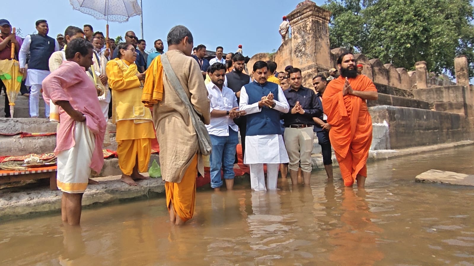 पितृपक्ष के अंतिम दिन गया पहुंचे मध्य प्रदेश के मुख्यमंत्री डॉ. मोहन यादव ने पवित्र फल्गु नदी म