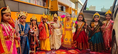 पुवायां में कैंब्रिज कांवेंट स्कूल में नव दुर्गा उत्सव पर सजाई गई झांकी। स्रोत: स्कूल