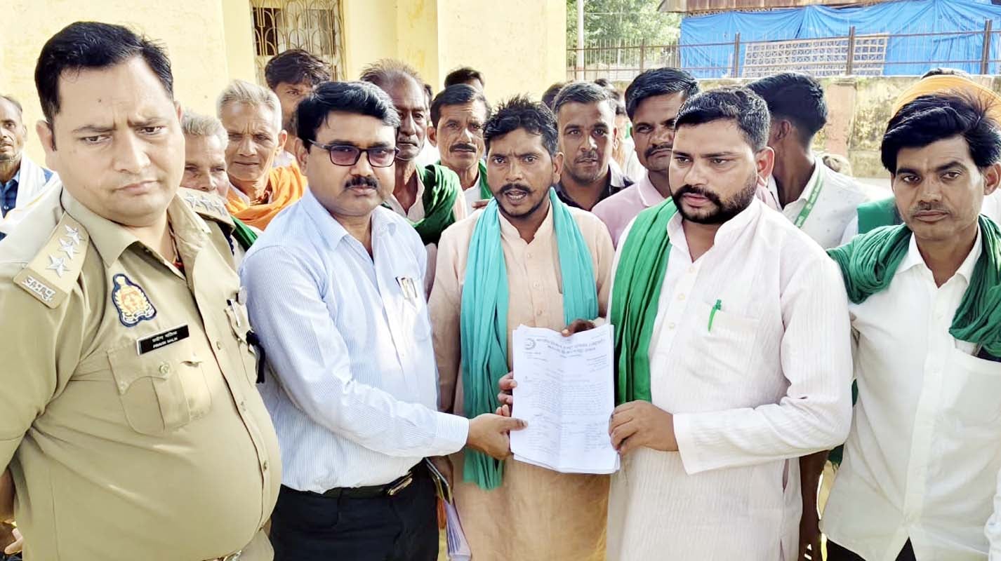 BKU demands suspension of Banda police station in-charge.