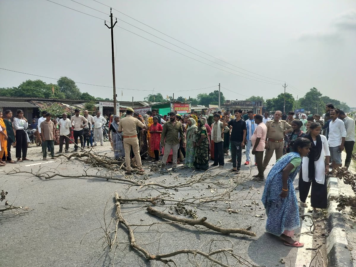 Lucknow News: 24 घंटे बाद भी नाले में नहीं मिला सूरज का शव, हाईवे जाम