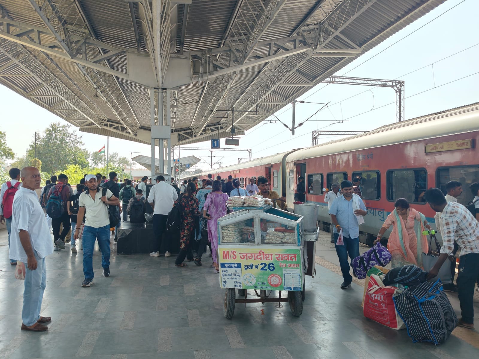 रेवाड़ी रेलवे स्टेशन। संवाद