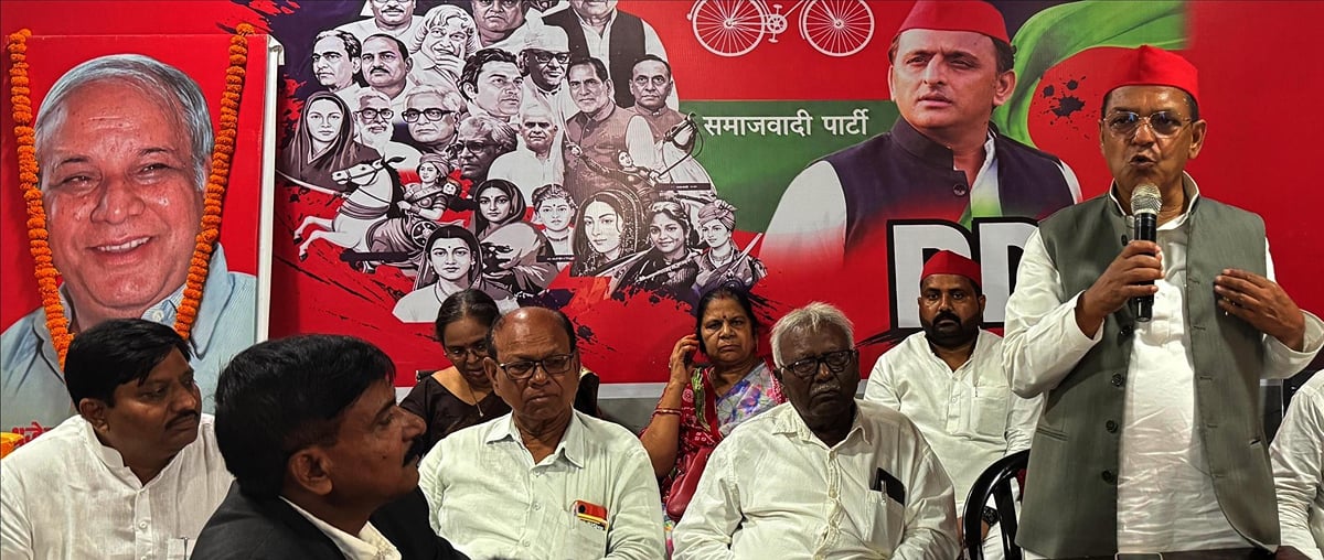 Azamgarh News: परिनिर्वाण दिवस पर सपा ने कांशीराम को किया याद