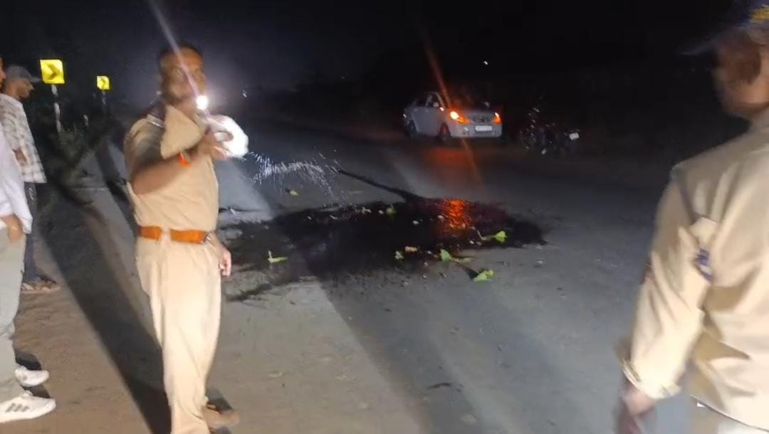 Trailer runs over scooter riders in Budhar; one dead, another critically injured