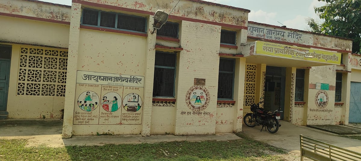Ballia News: संविदाकर्मियों की हड़ताल से टीकाकरण प्रभावित, आठ नर्सों के जिम्मे छह वार्ड
