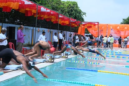 शहर के एकलव्य स्पोर्ट्स स्टेडियम में आयोजित प्रथम शॉर्ट कोर्स सीनियर राज्य स्तरीय तैराकी चैंपिय