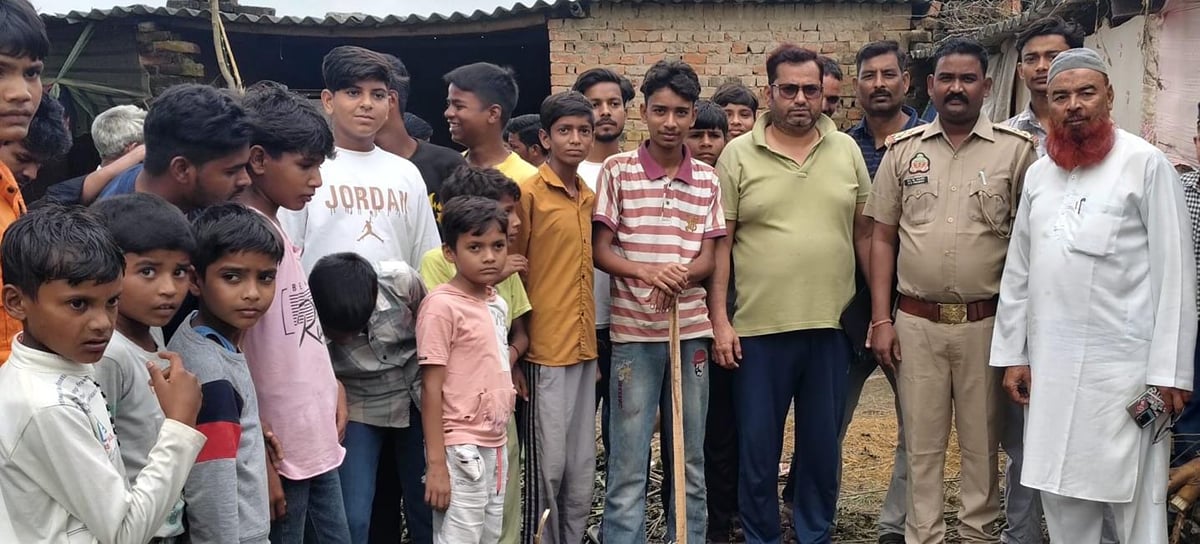 Pilibhit News: बाघ की घेराबंदी में जुटी रही टीम, शिकार का मांस खाकर गन्ना के खेत से निकल गया बाघ