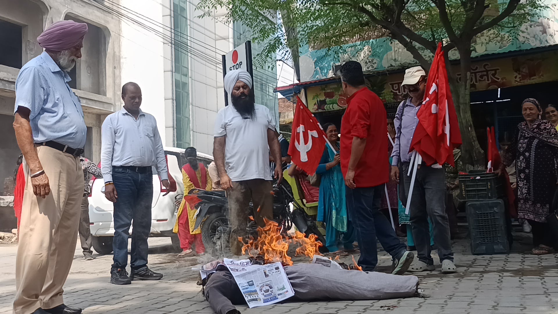 janvadi sangathans pradarshan