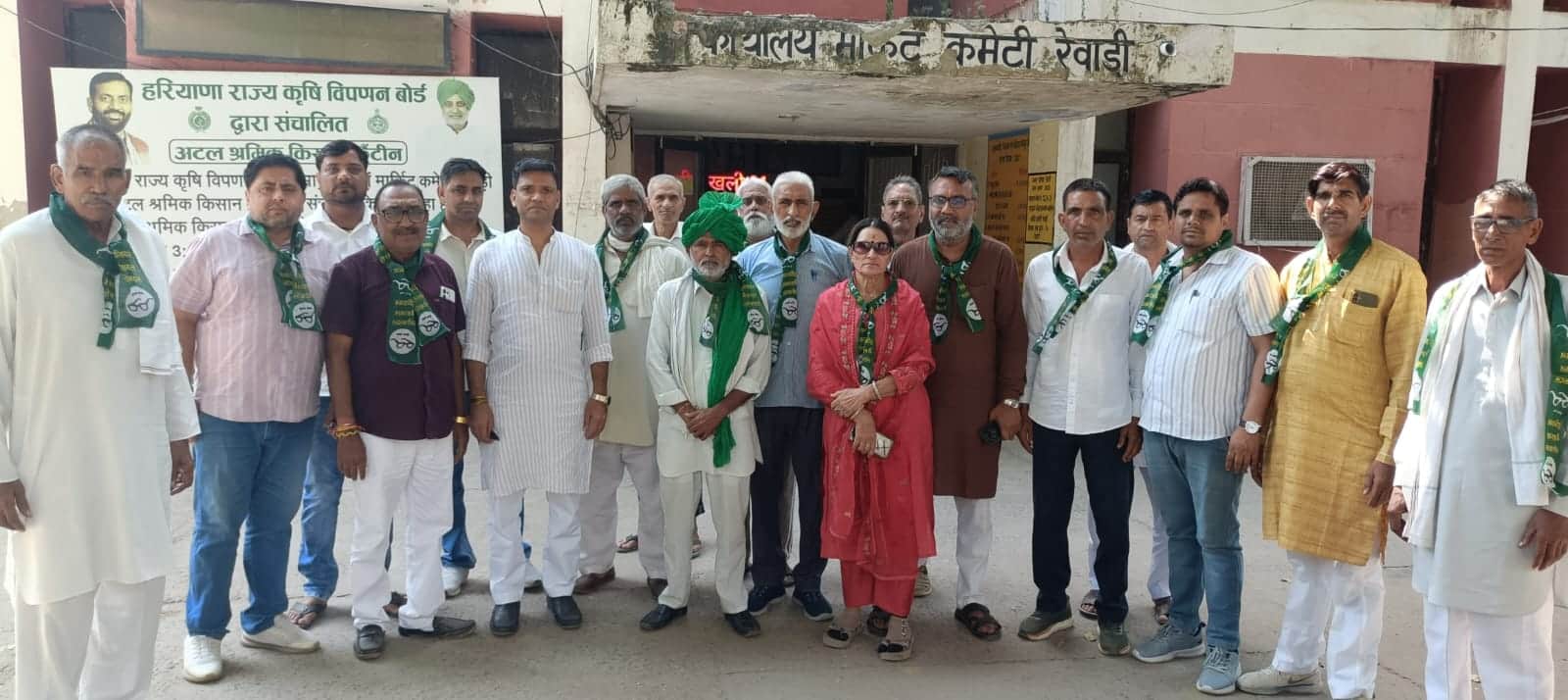 अपनी बात रखने के लिए पहुंचा इनेलो प्रतिनिधिमंडल। स्रोत : प्रवक्ता