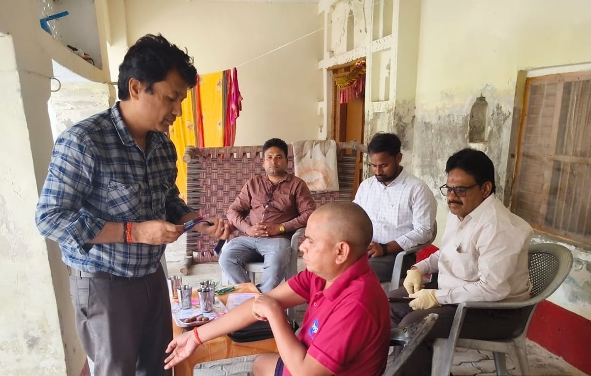 Raebareli News: बुखार से बच्चे की मौत, युवक को डेंगू