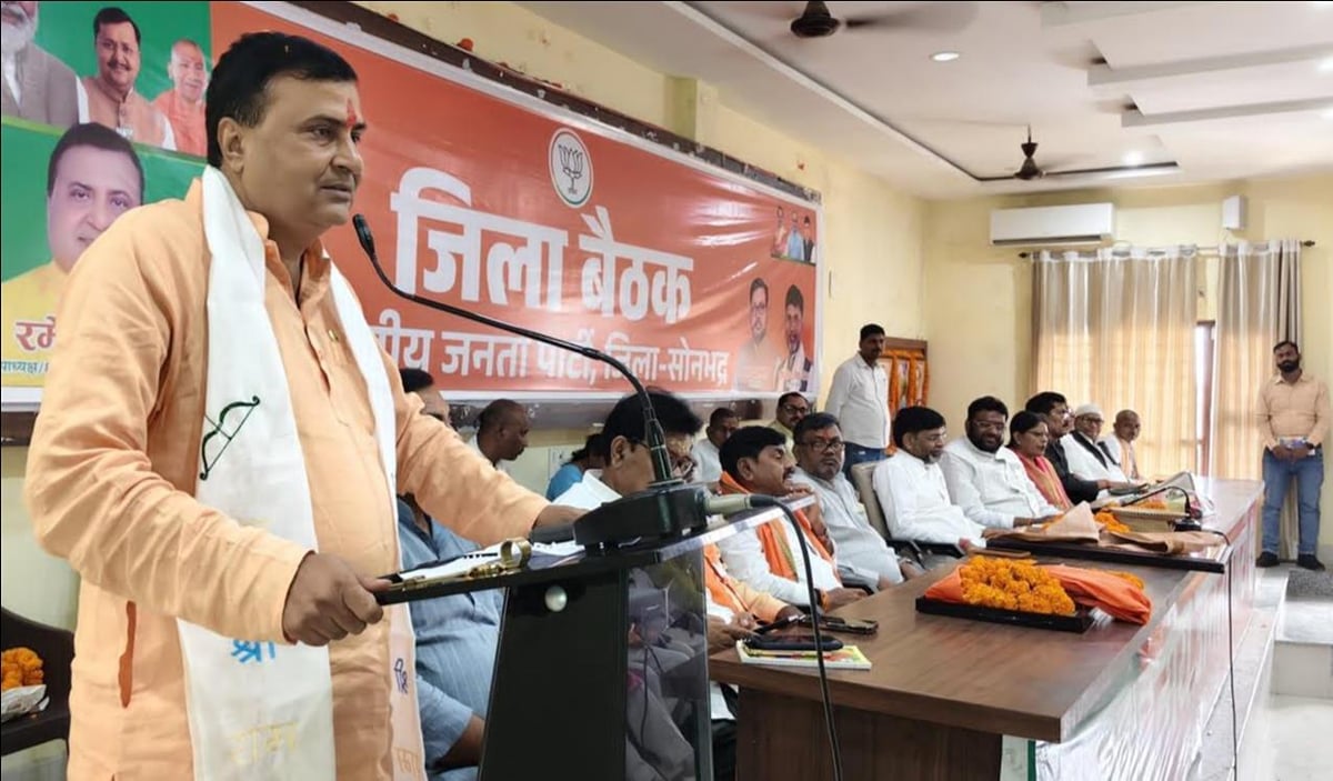 यूपी के चुनाव में करारी हार देख विपक्ष अलाप रहा वोट चोरी का राग : रमेश सिंह