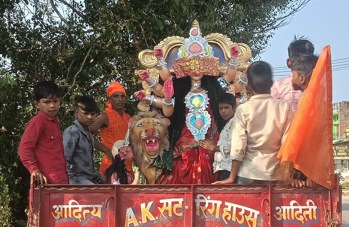 Siddharthnagar News: शोहरतगढ़ में दुर्गा पूजा की तैयारियां तेज, सजने लगे पंडाल