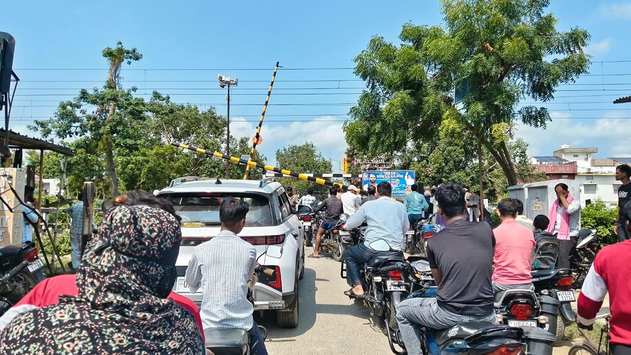 School vehicle breaks through railway crossing gate; traffic disrupted.