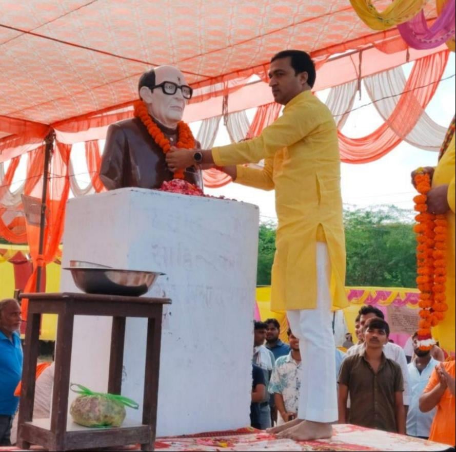 Unnao News: डॉ. रामविलास शर्मा को जयंती पर किया नमन
