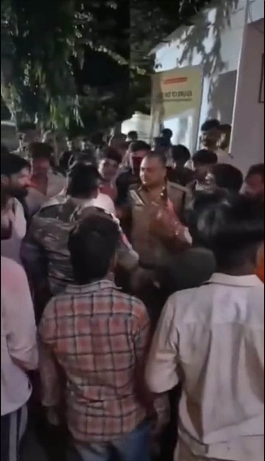 Late night dispute near Mata's pandal in Shivpuri, allegations of assault on policemen