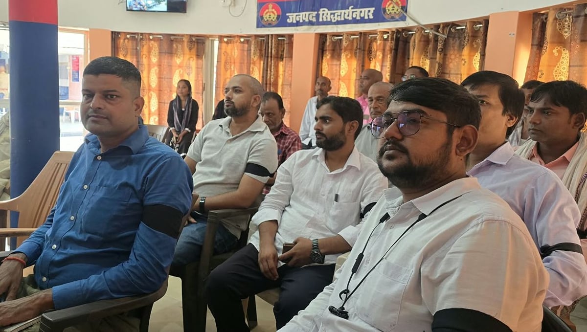 Siddharthnagar News: लेखपालों के कार्य बहिष्कार से अटकी प्रमाणपत्रों की रिपोर्ट, तहसीलों के चक्कर काट रहे लोग
