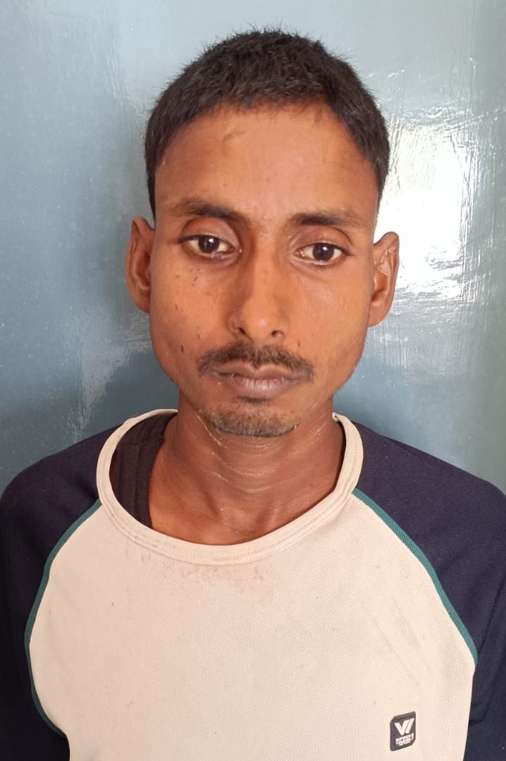 Hardoi News: पत्नी की कुल्हाड़ी से हत्या कर शव के पास बैठकर रोता रहा पति