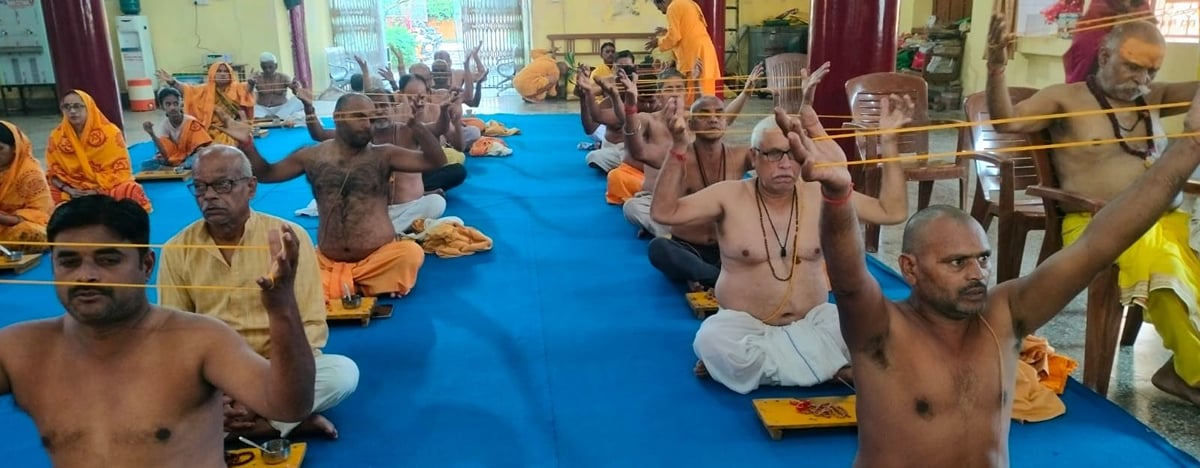Balrampur News: गायत्री शक्तिपीठ में नौ दिवसीय व्रत-जप अनुष्ठान शुरू
