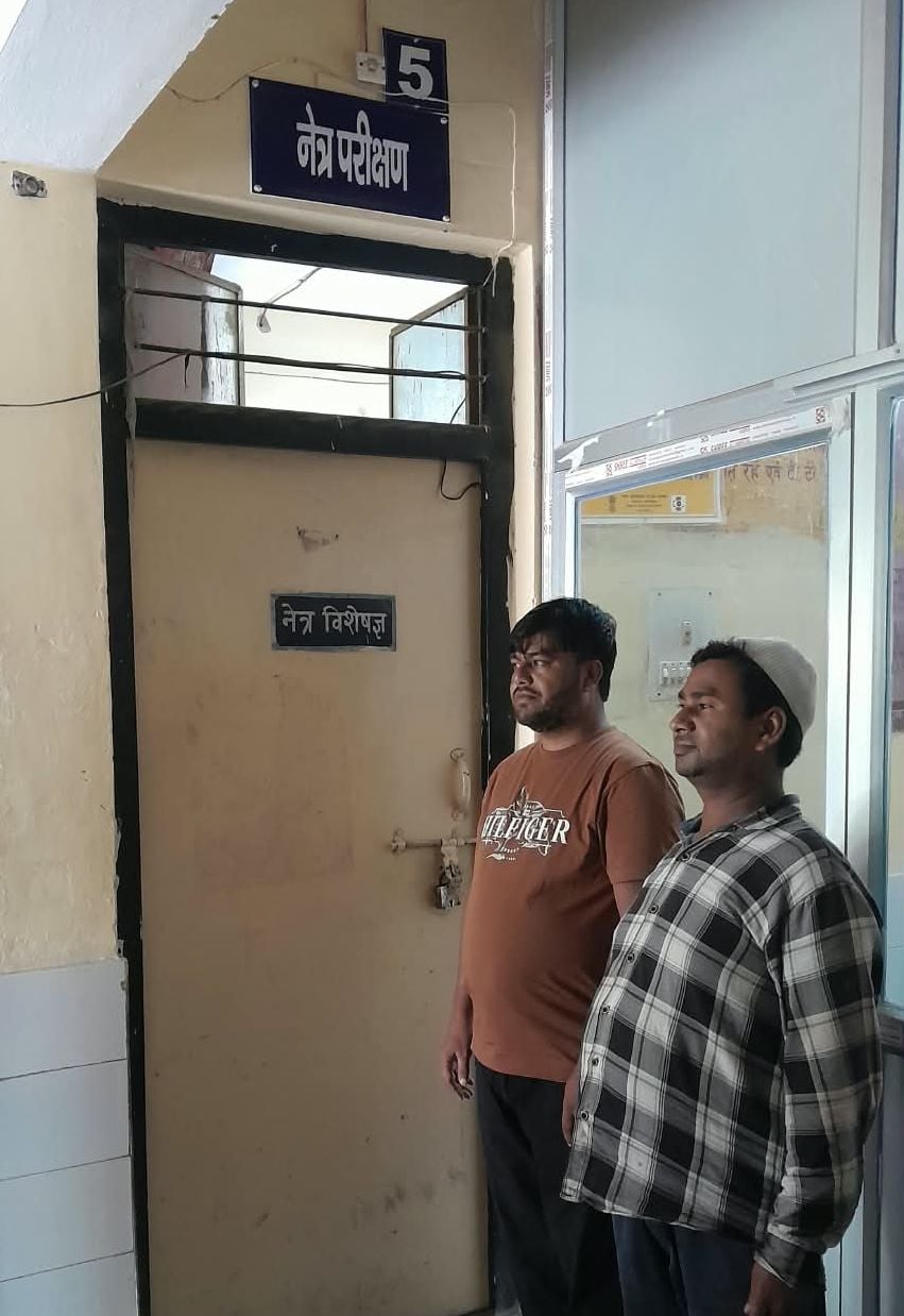 Kasganj News: संविदा कर्मियों की हड़ताल से स्वास्थ्य सेवाएं प्रभावित