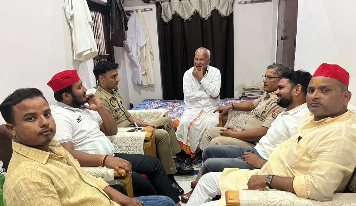 Kasganj News: सपा नेताओं को पुलिस ने किया नजरबंद