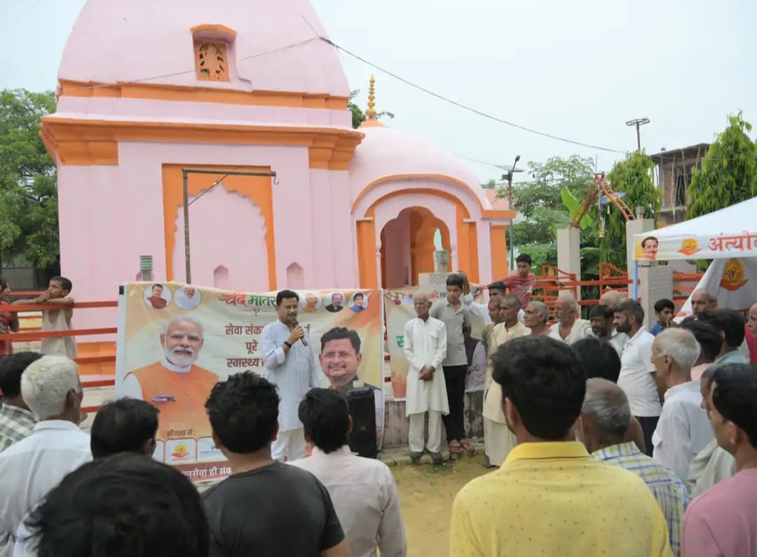 Meerut News: साधारणपुर में स्वास्थ्य शिविर, ग्रामीणों की हुई जांच
