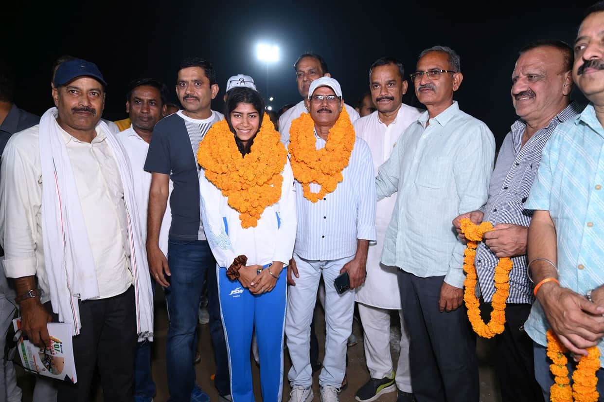 Asian Games medalists honored in Tigrana; villagers accorded them a grand welcome.