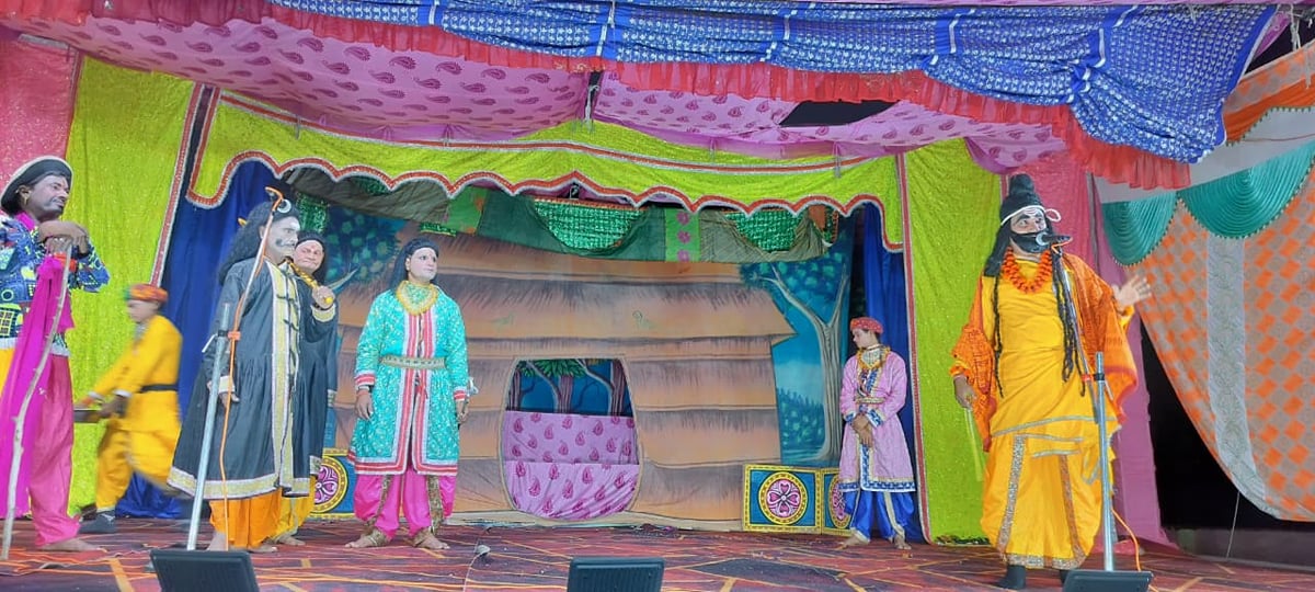 Meerut News: हस्तिनापुर रामलीला में विश्वामित्र यज्ञ रक्षा, अहिल्या उद्धार का मंचन